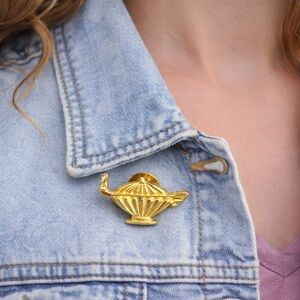 Vintage Genie Lamp Gold Tone Enamel Lapel Pin Taiwan